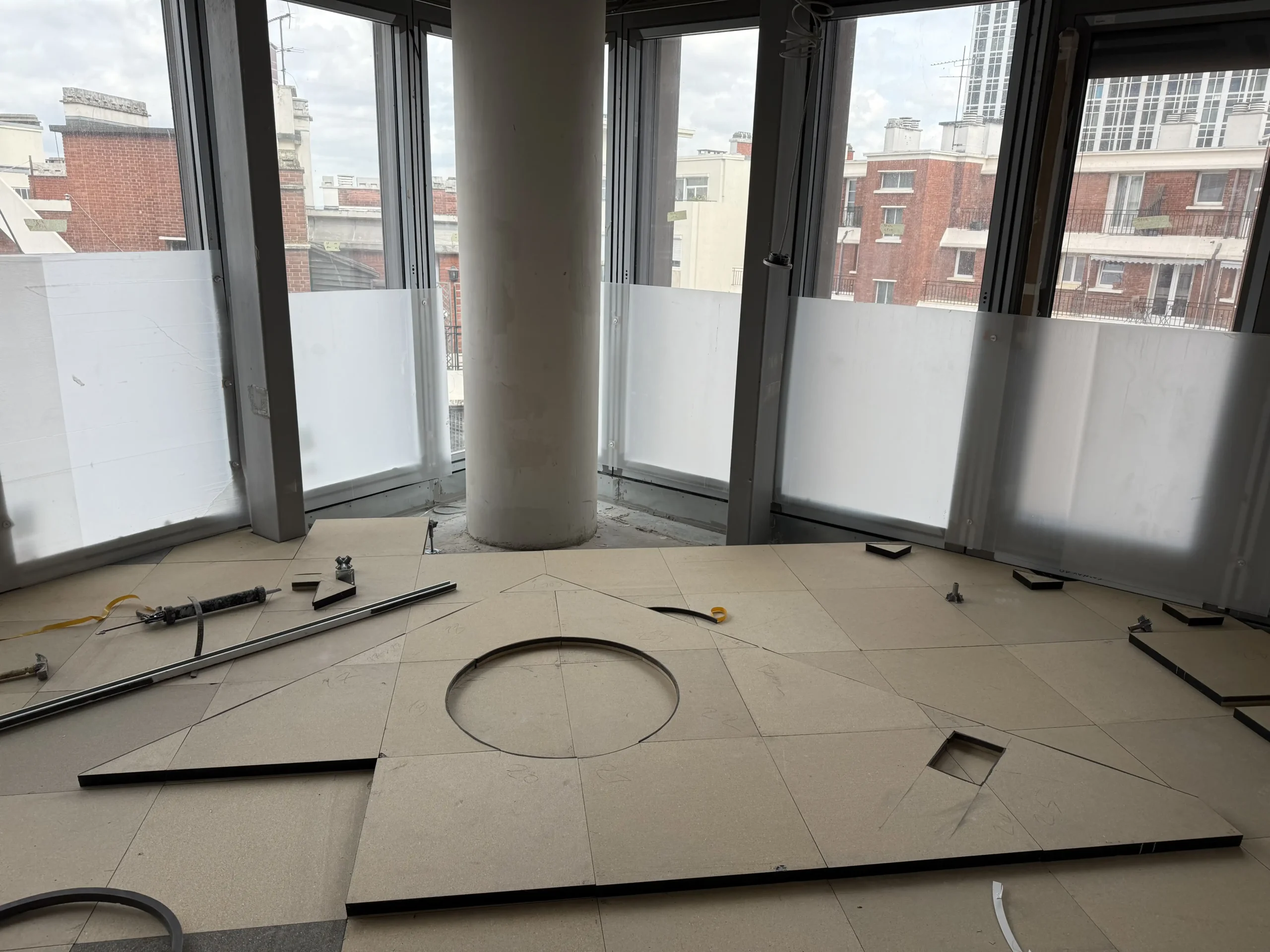 Coupe difficile de plancher technique avant